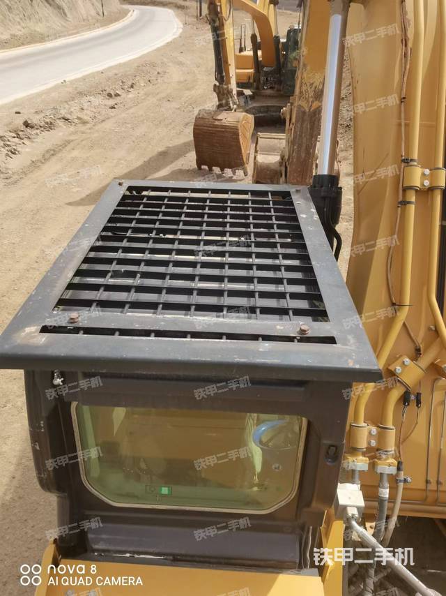 驾驶室顶部（整机外观）