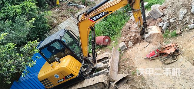 驾驶室顶部（整机外观）