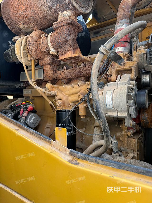 发动机左侧（整机外观及大件）