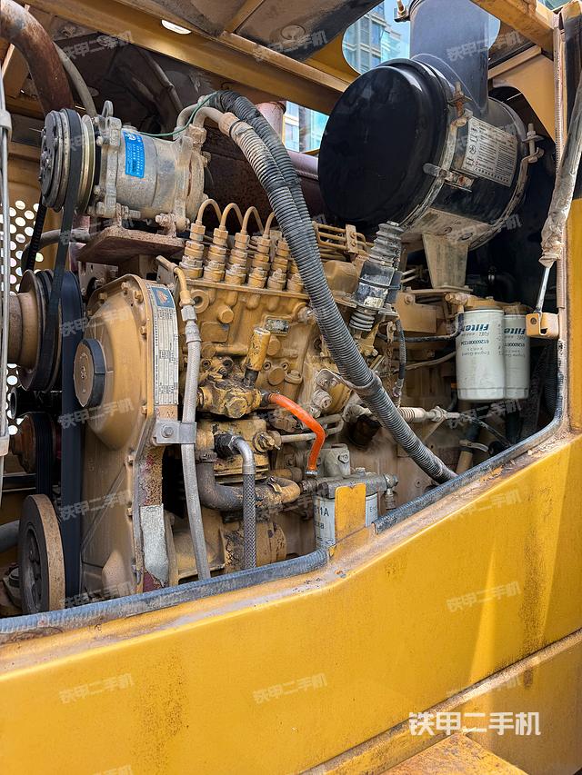 发动机右侧（整机外观及大件）