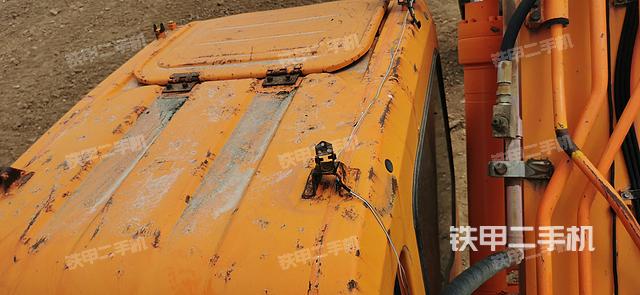 驾驶室顶部（整机外观）