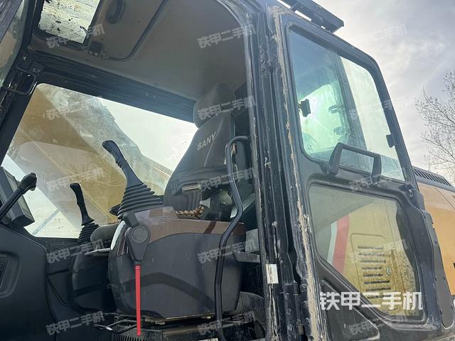 驾驶室整体（整机外观）