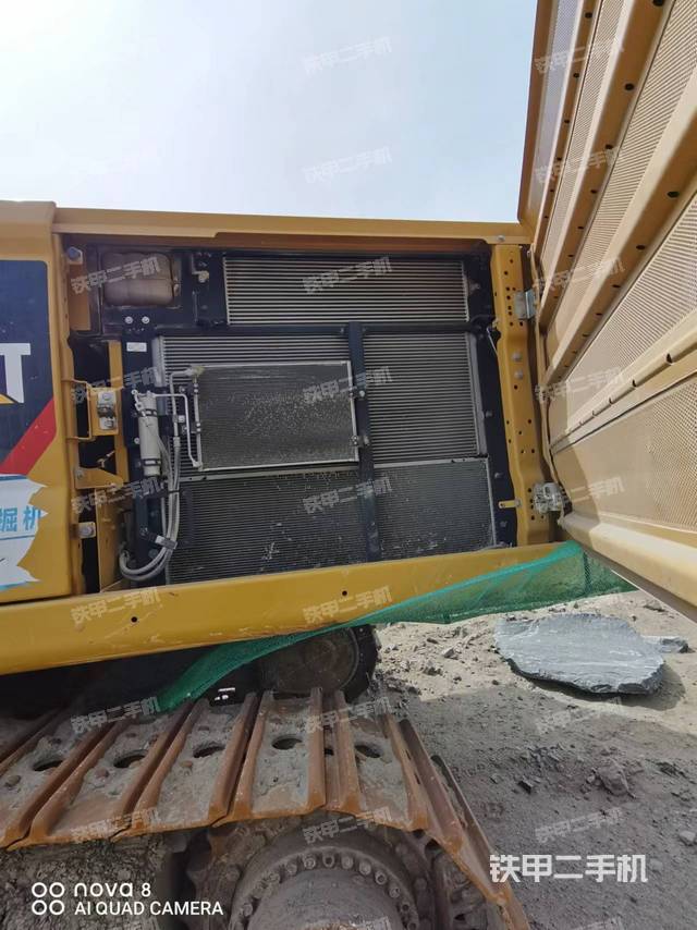 液压泵舱室正面整体（整机外观）