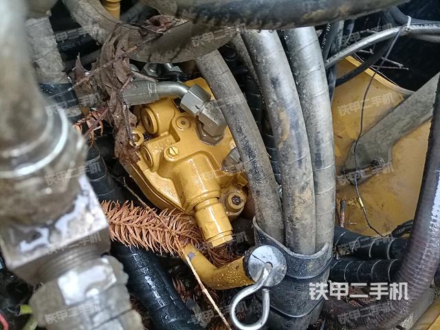 回转马达和主控阀（整机外观）