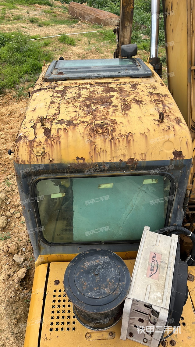 驾驶室顶部（整机外观）