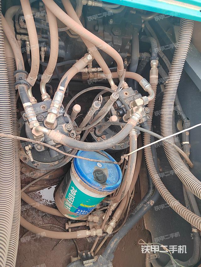 回转马达和主控阀（整机外观）