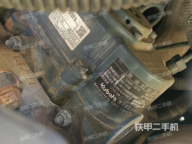 回转马达和主控阀（整机外观）