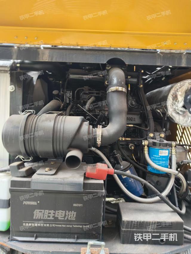 回转马达和主控阀（整机外观）