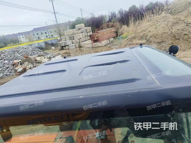 驾驶室顶部（整机外观）