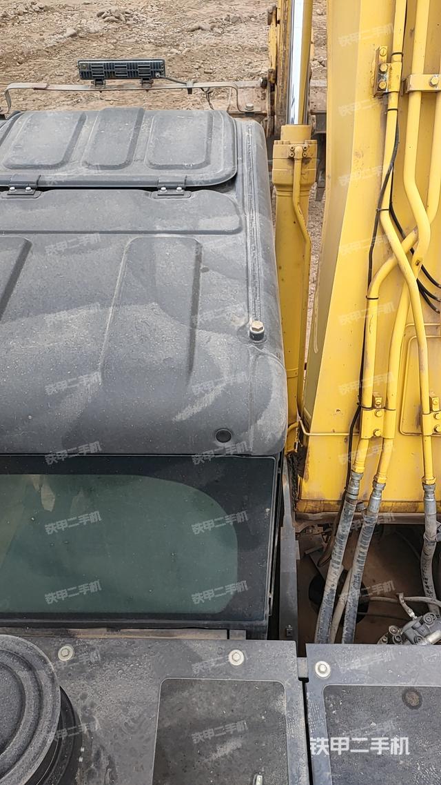 驾驶室顶部（整机外观）