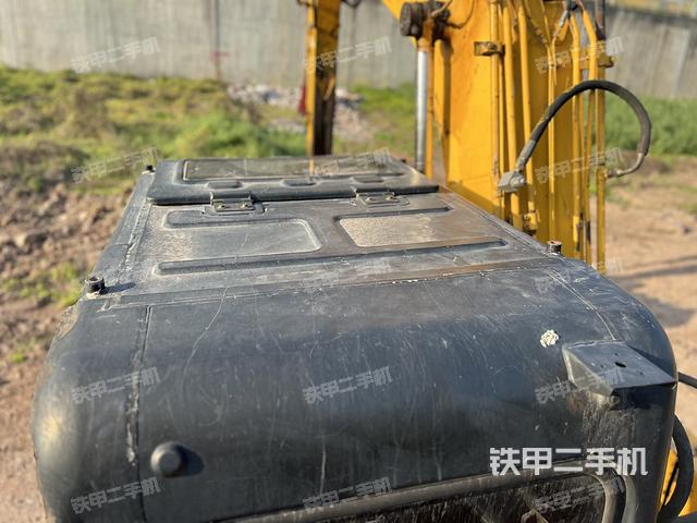 驾驶室顶部（整机外观）