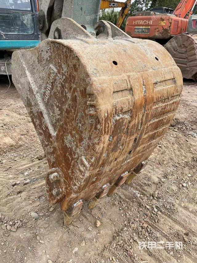 小臂整体左后（工作和回转装置）