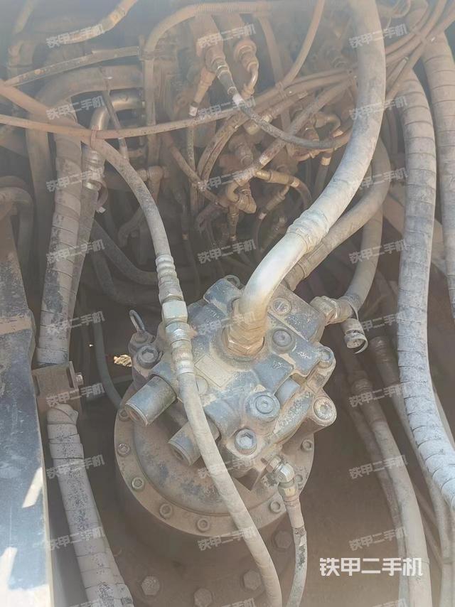 回转马达和主控阀（整机外观）