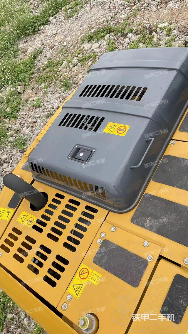 驾驶室顶部（整机外观）