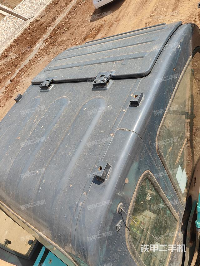 驾驶室顶部（整机外观）