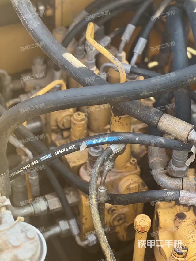 回转马达和主控阀（整机外观）