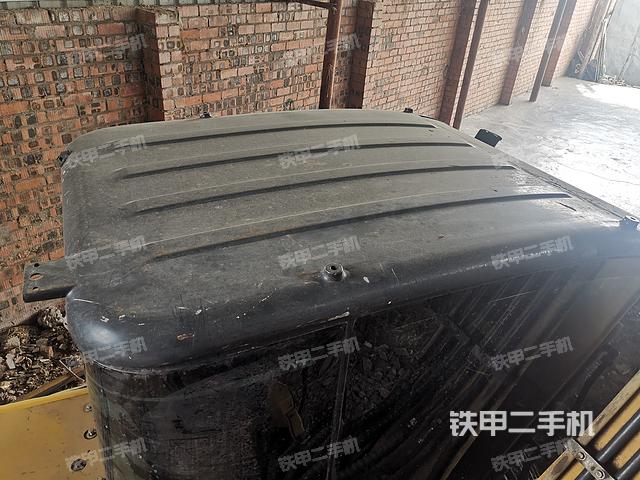 驾驶室顶部（整机外观）