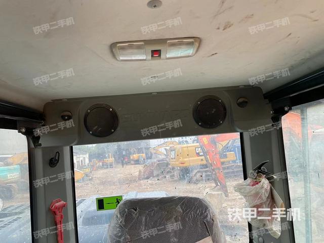 座椅右侧控制台/钥匙门/油门/含右手柄（驾驶室部分）