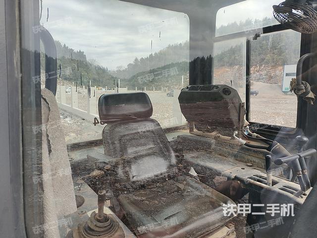 驾驶室操作台（设备外观及核心部件）