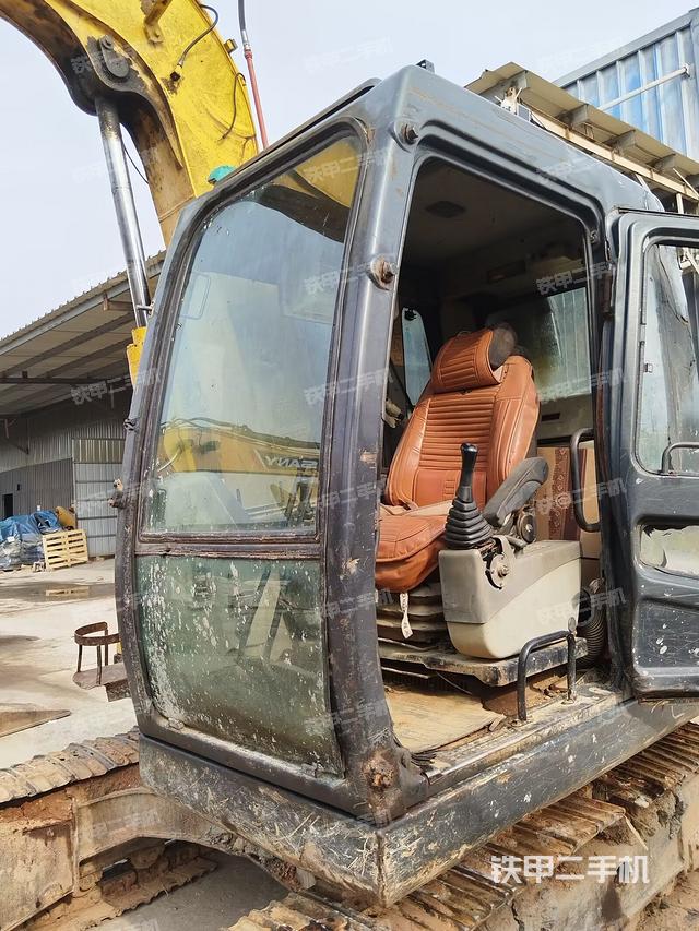 驾驶室整体（整机外观）