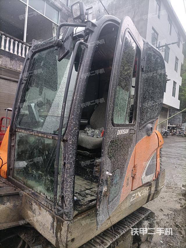 驾驶室整体（整机外观）