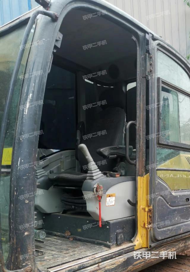 驾驶室整体（整机外观）