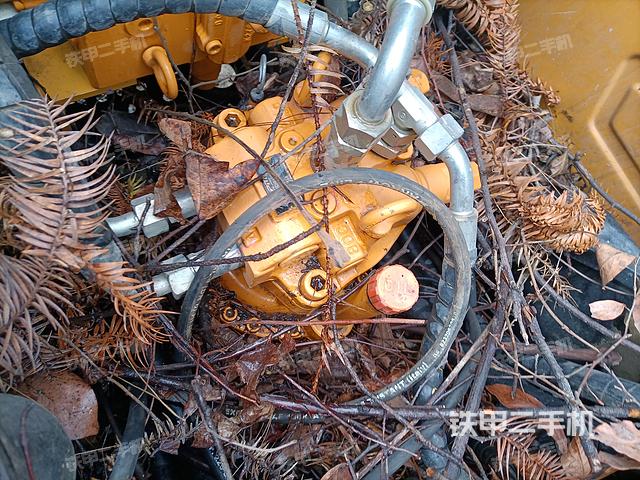 回转马达和主控阀（整机外观）