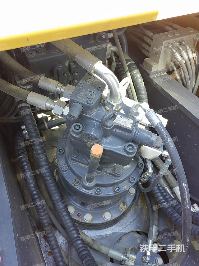 回转马达和主控阀（整机外观）