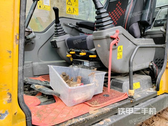 座椅右侧控制台/钥匙门/油门/含右手柄（驾驶室部分）