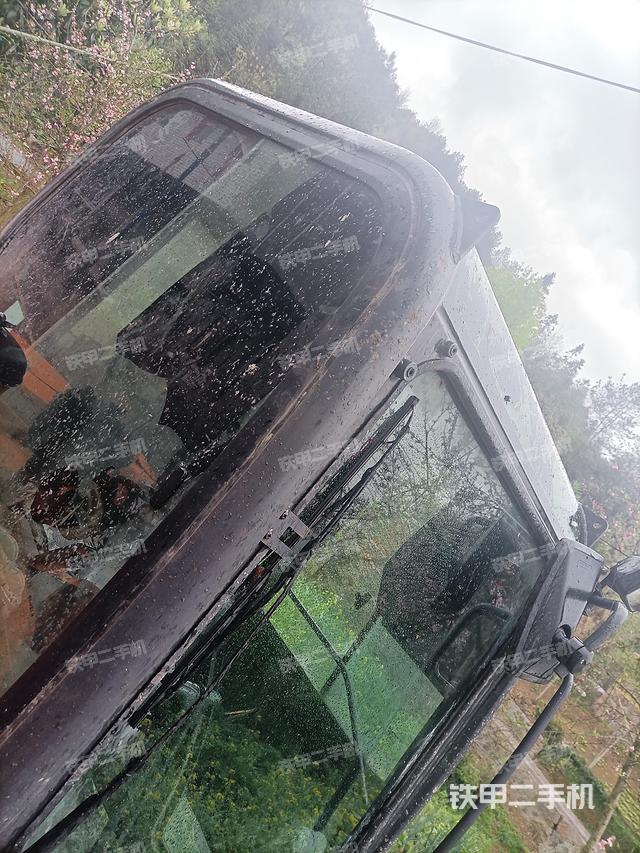 驾驶室顶部（整机外观）