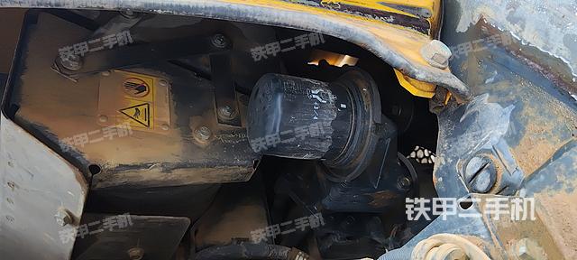 液压泵舱室正面整体（整机外观）