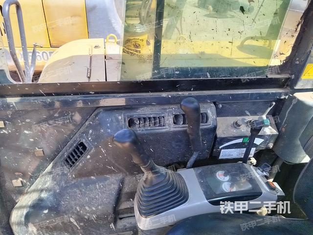 驾驶室整体（整机外观）