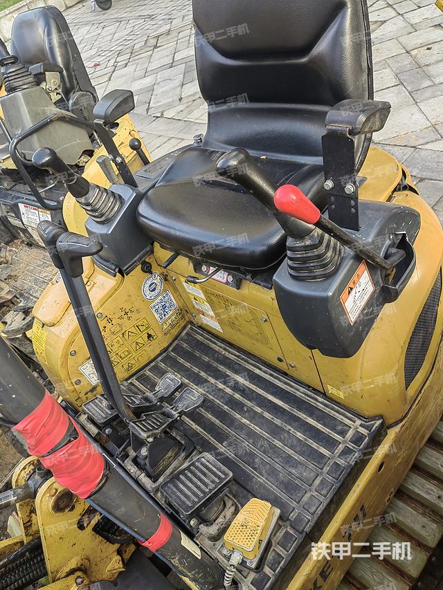 驾驶室顶部（整机外观）