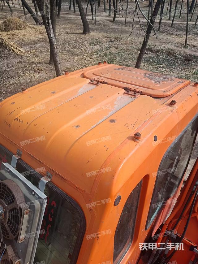 驾驶室顶部（整机外观）