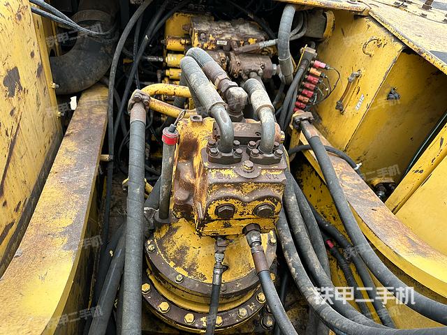 回转马达和主控阀（整机外观）