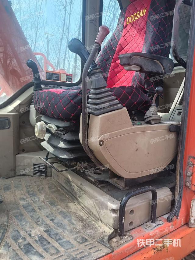 驾驶室整体（整机外观）