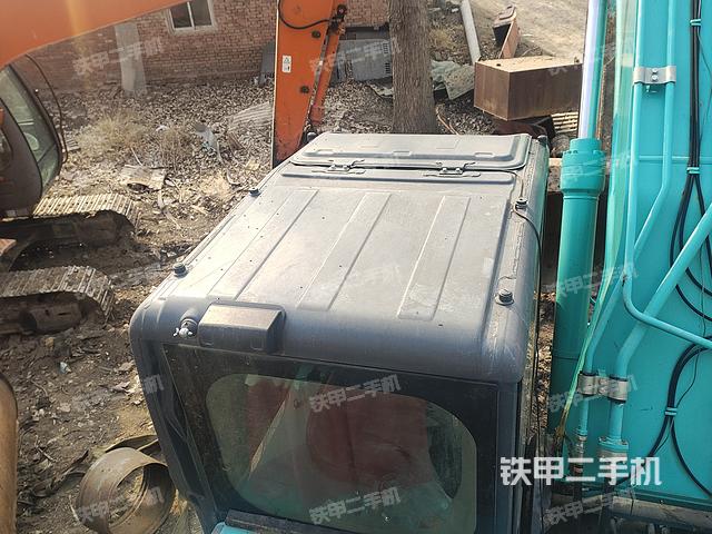 驾驶室顶部（整机外观）