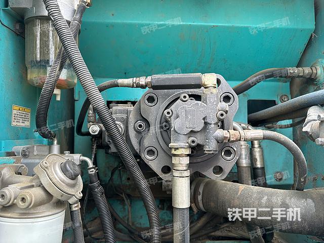 液压泵舱室正面整体（整机外观）