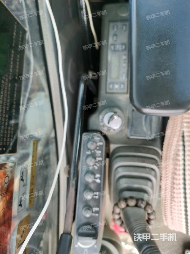 座椅左側(cè)控制臺(tái)/音響/含左手柄（駕駛室部分）