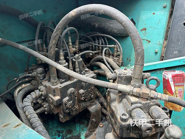 回转马达和主控阀（整机外观）