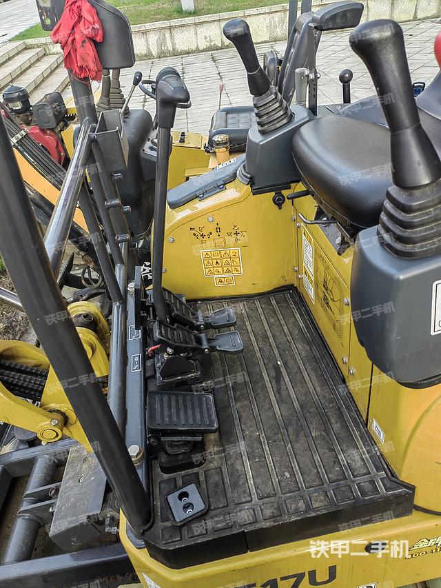 驾驶室顶部（整机外观）