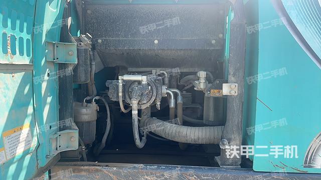 液压泵舱室正面整体（整机外观）