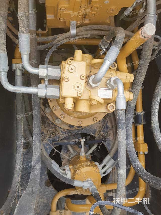 回转马达和主控阀（整机外观）