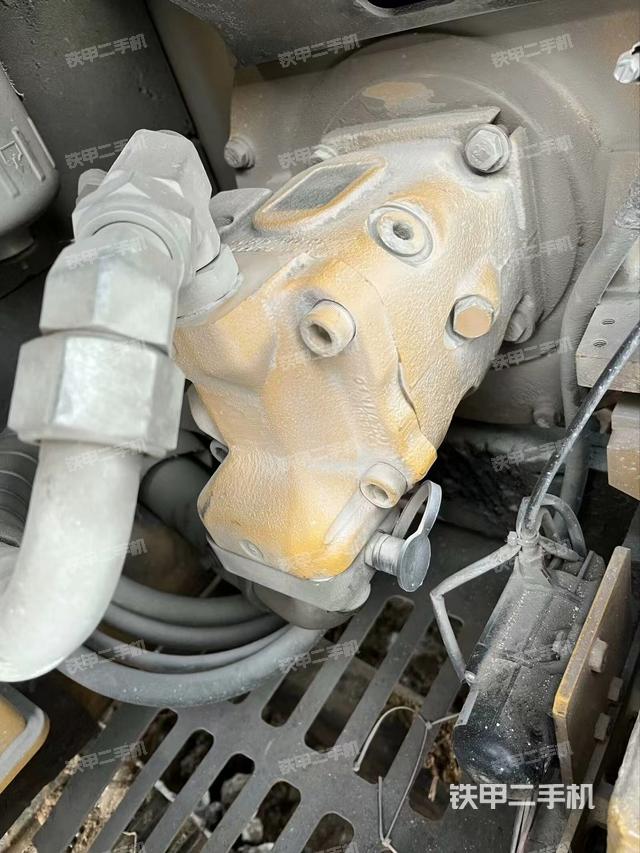 回转马达和主控阀（整机外观）