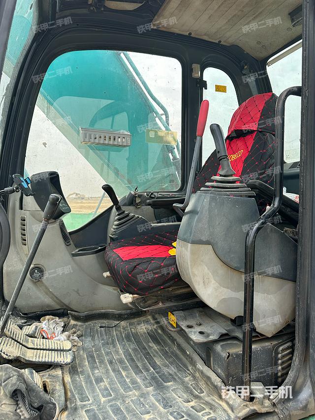 驾驶室整体（整机外观）