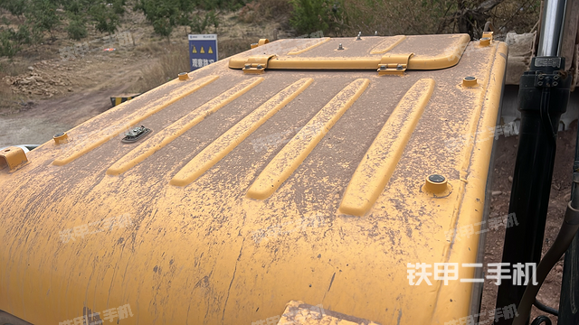 驾驶室顶部（整机外观）