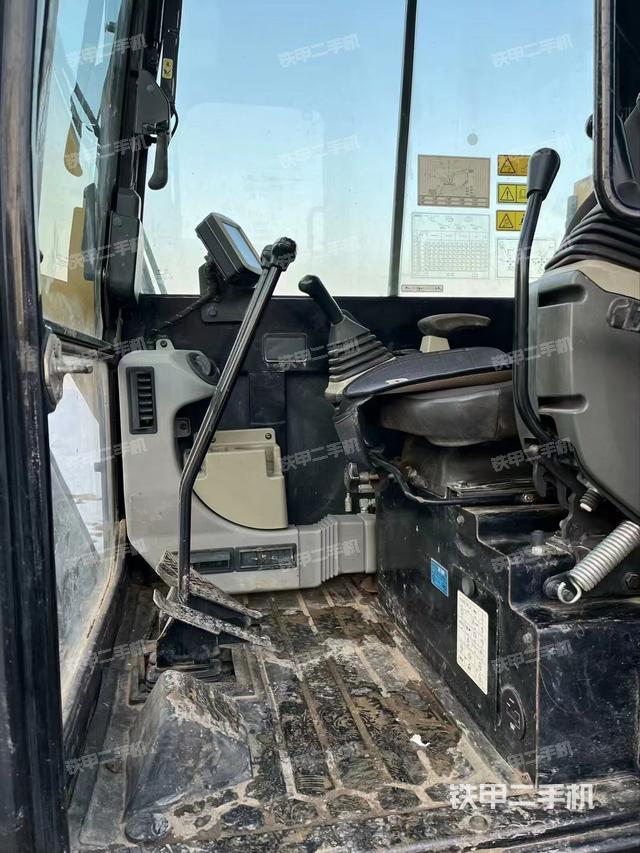 驾驶室整体（整机外观）