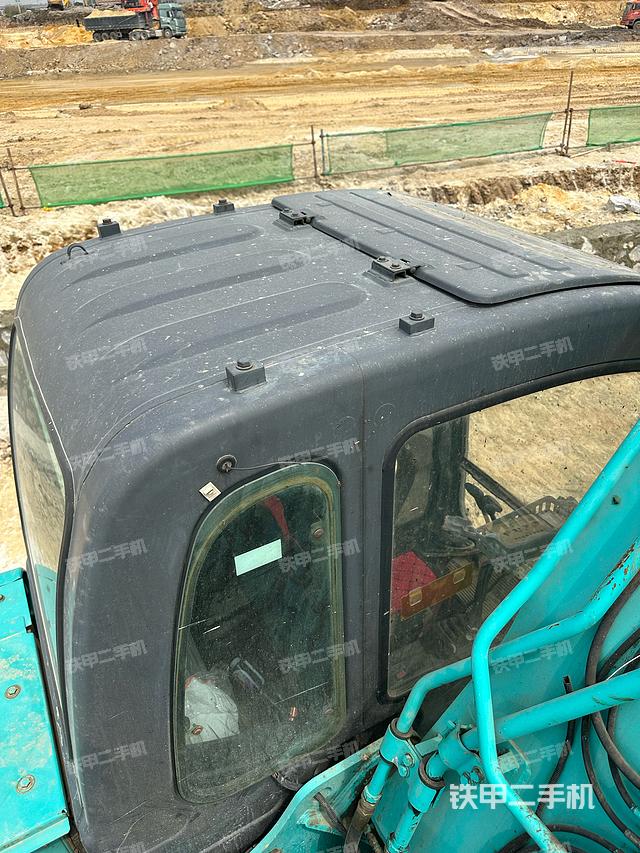 驾驶室顶部（整机外观）