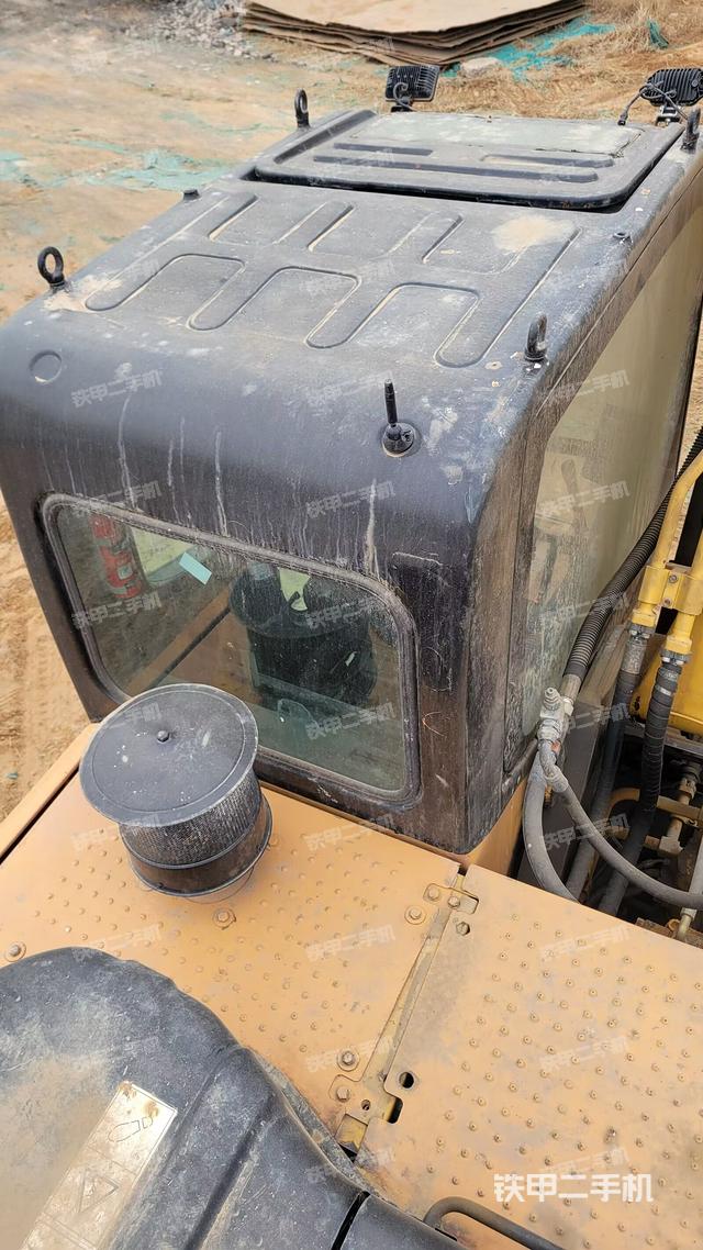 驾驶室顶部（整机外观）