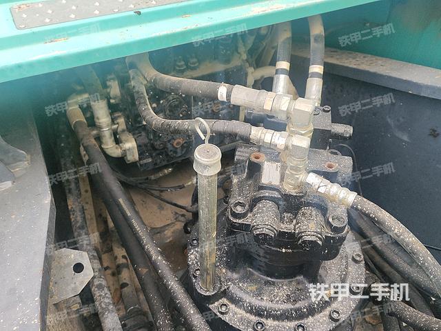 回转马达和主控阀（整机外观）